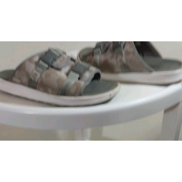 New Balance Men\'s Green/Brown Camo Adjustable Hook Loop Straps Casual Slides 9? main image 11